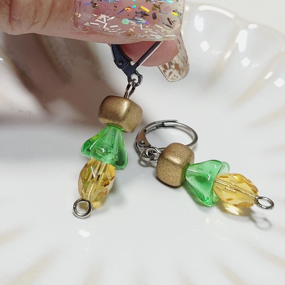 NEW Earrings Petite flower dangle earrings green fairy earrings handm 690ywgr#fs